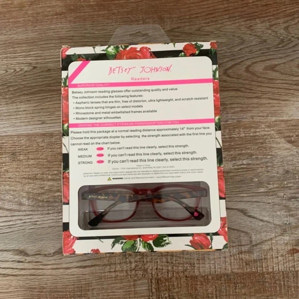 NIB BETSEY JOHNSON READING GLASSES SET